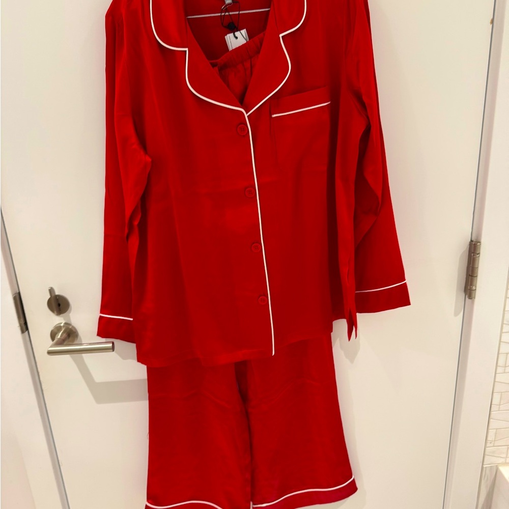 BedHead for Neiman
Marcus
Washable Silk Satin Pajama Set